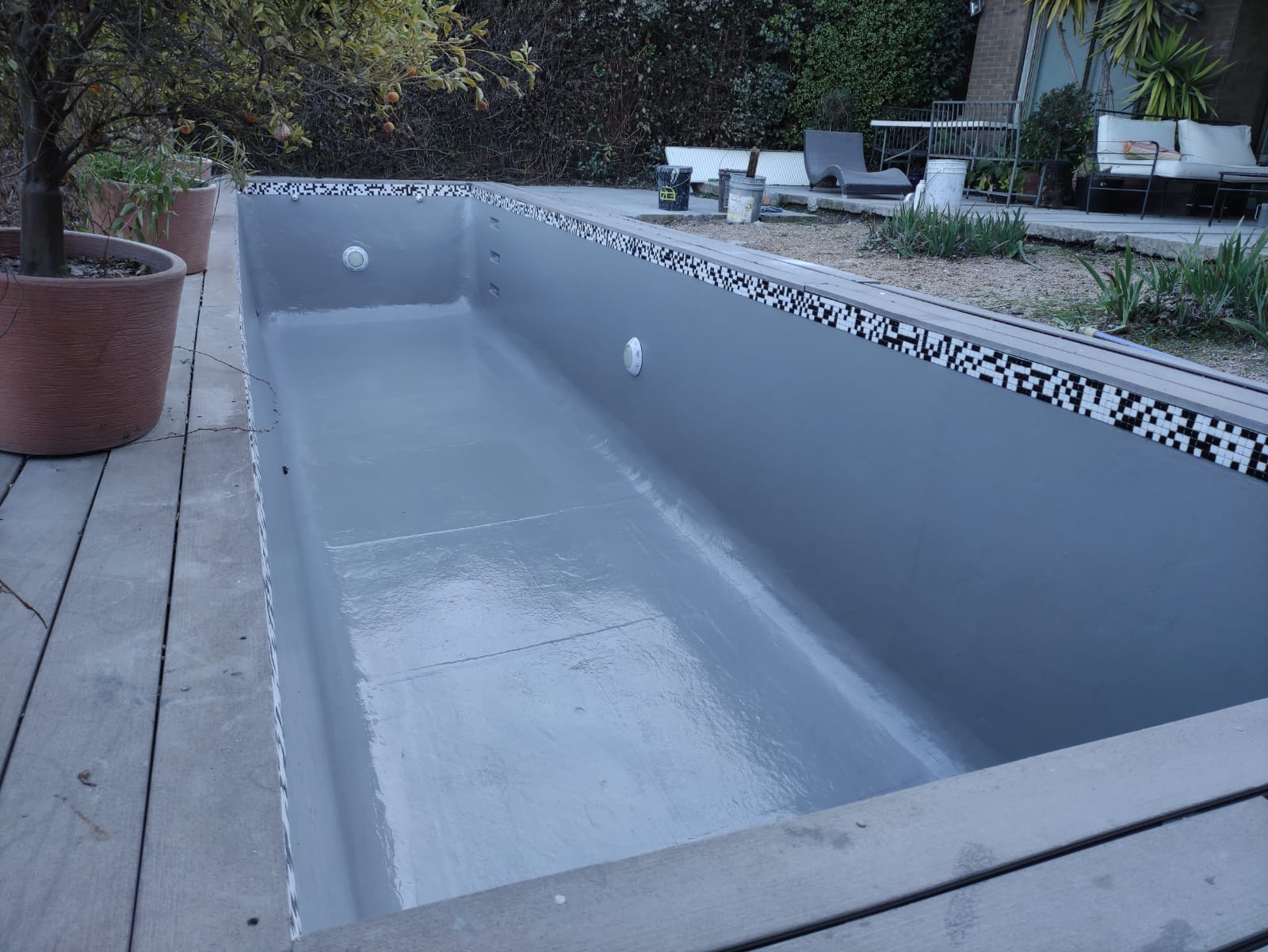 Revestimiento de piscina de hormigón con fibra de vidrio azul