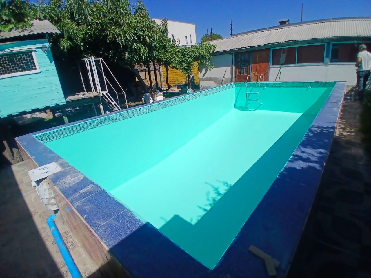 Piscina revestida con fibra de vidrio acabado profesional