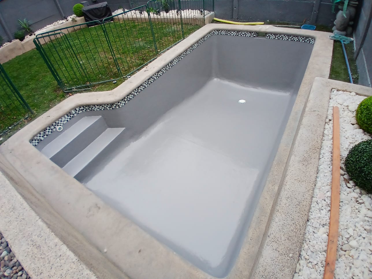 Revestimiento de piscina terminado con gel coat